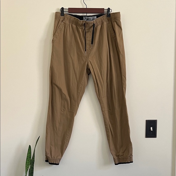 Plugg Men's Brown Jogger Pants - Picture 1 of 14